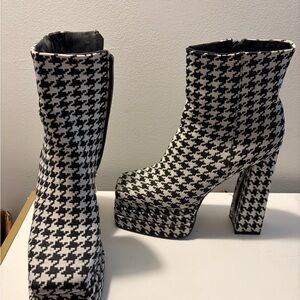 Azalea Wang White Houndstooth Platform Boots